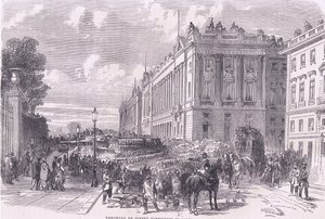 رمي حواجز الشوارع في باريس ، Cassells History of the War بين فرنسا وألمانيا الذي نشرته Cassell and Company Limited ، c1890 (litho) بواسطة المدرسة الألمانية