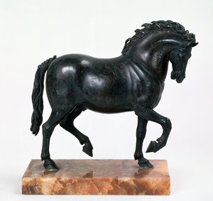 حصان مشي (برونز)
