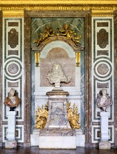 تمثال نصفي لويس الرابع عشر ، Salon de Diane ، Grand Apartment ، Chateau de Versailles ، فرنسا ، القرن السابع عشر بواسطة جيان لورينزو بيرنيني