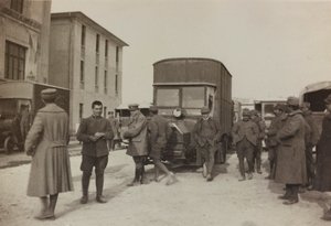 ألبوم "صور الحرب الثانية": جنود إيطاليون في Gradisca Sagrado ، غوريزيا ، إيطاليا (b / w photo)