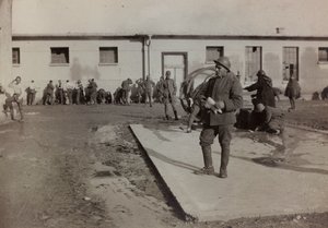 ألبوم "صور الحرب الثانية": جنود إيطاليون في Gradisca Sagrado ، غوريزيا ، إيطاليا (b / w photo)