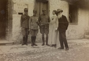ألبوم "صور الحرب الثانية": الصليب الأحمر والجنود الإيطاليون (صورة بالأبيض والأسود)