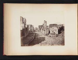 منظر سترادا دي سالوستيو في بومبي ، إيطاليا شارع سالوستيو. بومبي (العنوان على الكائن)