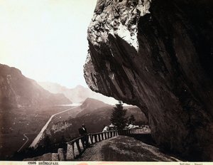 طريق في جبال Brünigpass في سويسرا
