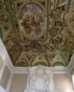 La chute de Phaeton (Phaethon) (1625) - Fresco en trompe l'oeil by Carlone - سقف قاعة قلعة العصور الوسطى القديمة (1320) - Cagnes sur Mer (Cagnes-sur-Mer) ، Alpes Maritimes (Alpes-Maritimes ) (06) بواسطة جيوفاني باتيستا كارلون