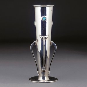 مزهرية من الفضة الفيروزية والفيروزية ، 1901 بواسطة جيوفاني بيجاتي