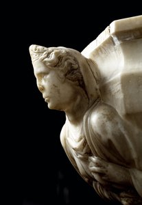Benitier at the pillar decorates the three theological virtues and a la vat decoree of the busts of the four cardinal virtues - detail (Marble stoup with column with the three theological virtues and water font with the four cardinal virtues) Sculpture by  بواسطة جيوفاني بيسانو