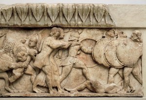 Gigantomachy: أسد Cybele يلتهم عملاقًا بينما يقاتل Apollo و Artemis العمالقة ، 525 قبل الميلاد بواسطة اليونانية