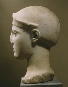 رأس أثينا خوذة ، من إيجينا ، حوالي 470-460 قبل الميلاد (رخام باريان) بواسطة اليونانية