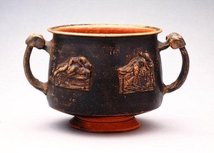 Kantharos with Relief ، وجدت في Pergamon ، حوالي 100 قبل الميلاد (السيراميك) بواسطة اليونانية