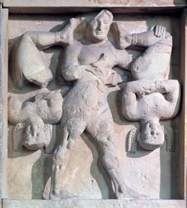 Magna graecia: التقاء مع هيراكليس مع Cercopes ، الإغاثة الحجرية ، 575-550 قبل الميلاد بواسطة اليونانية