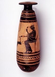 الرسم على المزهرية: كان المرمر يحتوي على العطر: وجه واحد يصور امرأة تلعب مع ظبية وتحمل زهرة. خلفها سلتها لحفظ الصوف. 500 ق. BNF ، مكتب الميدالية. بواسطة اليونانية