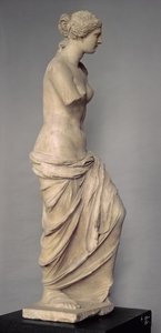 فينوس دي ميلو ، منظر جانبي ، يوناني ، الفترة الهلنستية ، c.100-130 قبل الميلاد (رخام) (لرؤية أمامية انظر 14152)