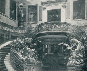 السلم الكبير بقصر باكنغهام ، c1899 ، 1901 بواسطة HN King