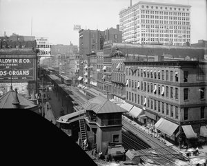 سكة حديد مرتفعة ، شارع واباش ، شيكاغو ، إلينوي ، حوالي 1900-10 (صورة أبيض وأسود) بواسطة هانز بيم