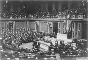 الرئيس وودرو ويلسون يخاطب الكونغرس ، حوالي عام 1917 (صورة b / w)