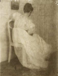 ماري وارنر على كرسي أبيض ، c.1910 (كرومات الصمغ فوق البلاتين)