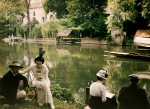 وجبة على ضفاف النهر في مونتيني ، فرنسا ، c.1920-25 (autochrome) بواسطة هنري شوانارد