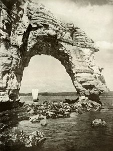 قوس يرتديه البحر في ماتسوشيما ، 1910. بواسطة هربرت بونتينج