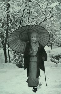 ديسمبر في اليابان ، 1910. بواسطة هربرت بونتينج