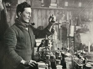 دكتور أتكينسون في مختبره ، 15 سبتمبر 1911 ، 1913 بواسطة هربرت بونتينج