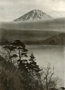 فوجي من Nakano-Kura-Toge ، 1910. بواسطة هربرت بونتينج
