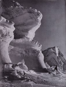 معاقل الجليد في Castle Berg (صورة b / w) بواسطة هربرت بونتينج