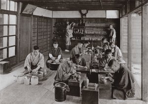 غرفة العمل والموظفين في Namikawa (b / w photo) بواسطة هربرت بونتينج