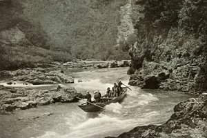 إطلاق النار على منحدرات كاتسورا-جاوا ، 1910. بواسطة هربرت بونتينج