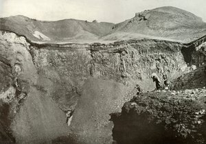 الحفرة المقدسة لفوجي سان ، 1910. بواسطة هربرت بونتينج