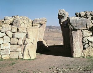 بوابة الملك من أسوار هاتوساس بواسطة الحيثي