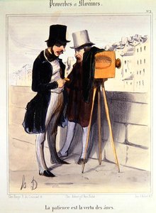 رسم كاريكاتوري يسخر من طول الوقت اللازم لالتقاط صورة من نوع daguerrotype حوالي عام 1840 (لون ليثو) بواسطة الشرف دومييه