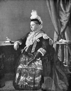 الملكة فيكتوريا في الفستان الذي ارتدته في خدمة اليوبيل الذهبي ، 1887.