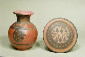 وعاء وغطاء من الطين ، من المقبرة H في هارابا ، وادي إندوس ، 1500 قبل الميلاد - 1200 قبل الميلاد (الطين) بواسطة المدرسة الهندية