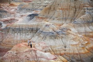 صخور ملونة بالقرب من وو كاي وان في صحراء غوبي، شينجيانغ، غرب الصين، 2007 (صورة) بواسطة ايرا بلوك