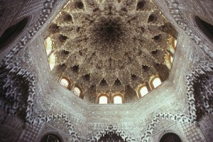 سقف قاعة Abencerrajes بواسطة مدرسة إسلامية