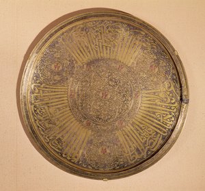 لوحة مكتوب عليها اسم السلطان المجاهد سيف الدين علي (1322-63) ، الدولة الرسولية ، اليمن (معدن)
