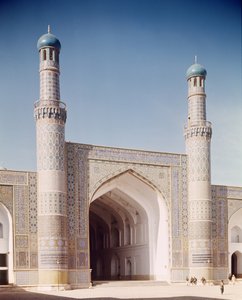مسجد جامع أو جامع الجمعة ، الذي تأسس عام 1200 ، أعيد بناؤه عام 1498 بواسطة مدرسة إسلامية
