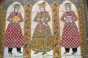 لوحة من البلاط توضح الأزياء التقليدية (السيراميك) بواسطة مدرسة إسلامية