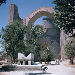 منظر للفناء ، 1399-1404 بواسطة مدرسة إسلامية