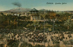 بيليني جاردن ، كاتانيا ، صقلية. أُرسلت البطاقة البريدية عام 1913. بواسطة مصور إيطالي
