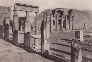 Foro Triangolare ، المنتدى الثلاثي (صورة b / w) بواسطة مصور إيطالي