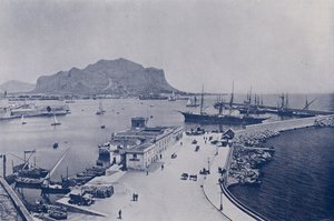 إيطاليا: باليرمو ومونتي بيليجرينو والميناء (صورة بالأبيض والأسود) بواسطة مصور إيطالي