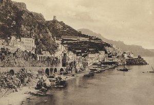 نابولي: أمالفي ، بانوراما (b / w photo) بواسطة مصور إيطالي