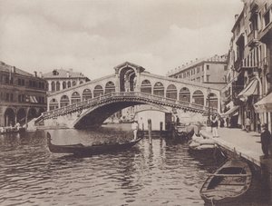 Ponte Di Rialto (b/w photo) بواسطة مصور إيطالي