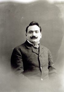 صورة إنريكو كاروسو ، عام 1900 بواسطة مصور إيطالي