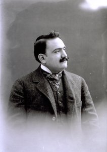صورة إنريكو كاروسو ، عام 1900 بواسطة مصور إيطالي