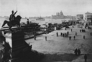 Venezia, Riva degli Schiavoni (b/w photo) بواسطة مصور إيطالي