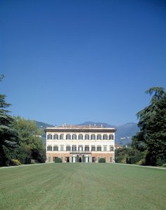 منظر لواجهة Villa Reale di Marlia (أو Palazzo Orsetti) بواسطة المدرسة الايطالية