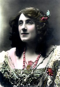 جوليا نيلسون 1868-1957 بواسطة شركة J Beagles and Co.